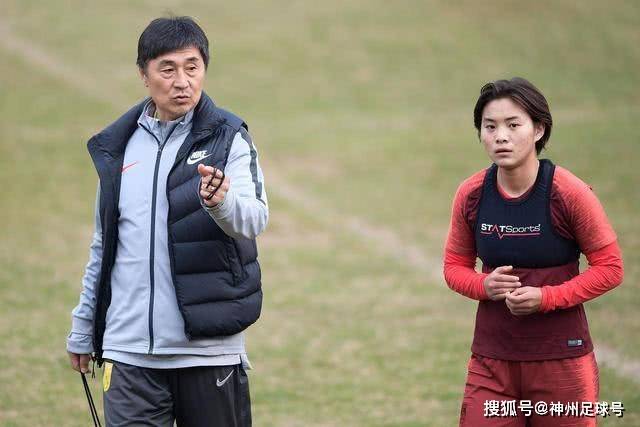 菲戈谈裁判和金球奖，认为不应针对皇马